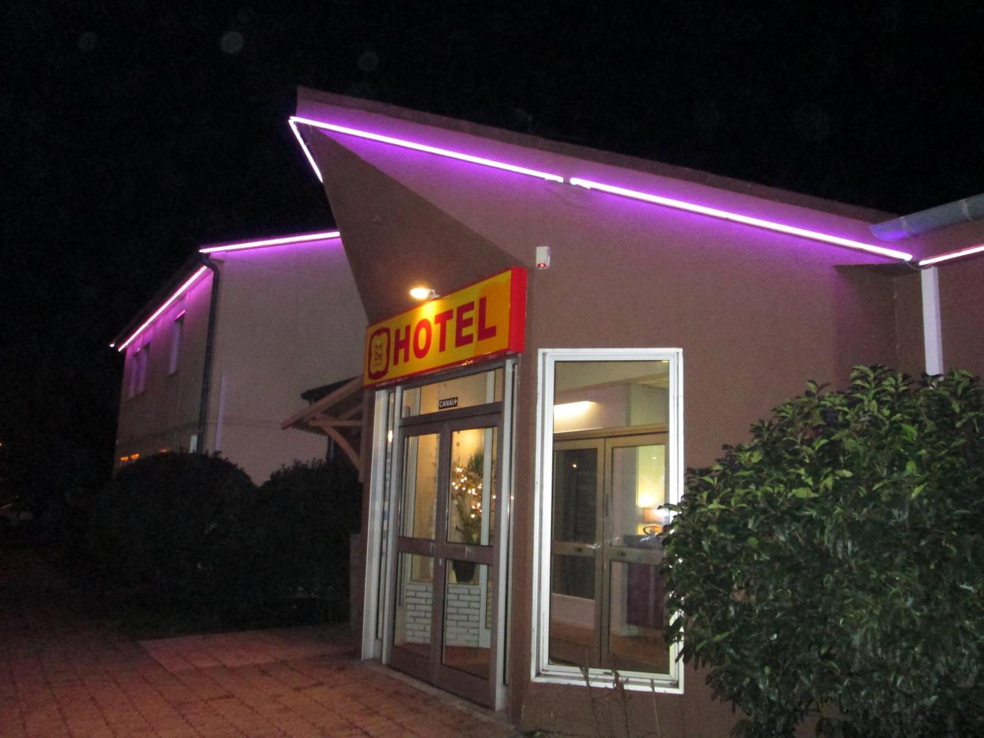 Hotel - Restaurant Du Lac - Agen Boé Buitenkant foto