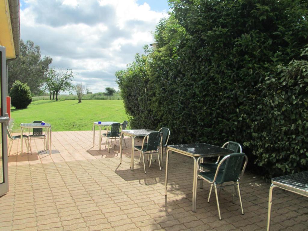 Hotel - Restaurant Du Lac - Agen Boé Buitenkant foto